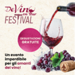 Grafica promozionale DeVino on Tour Festival con vino rosso versato in calice, grappoli d'uva fresca e tappo di sughero, scritta "Degustazioni gratuite - Un evento imperdibile per gli amanti del vino"